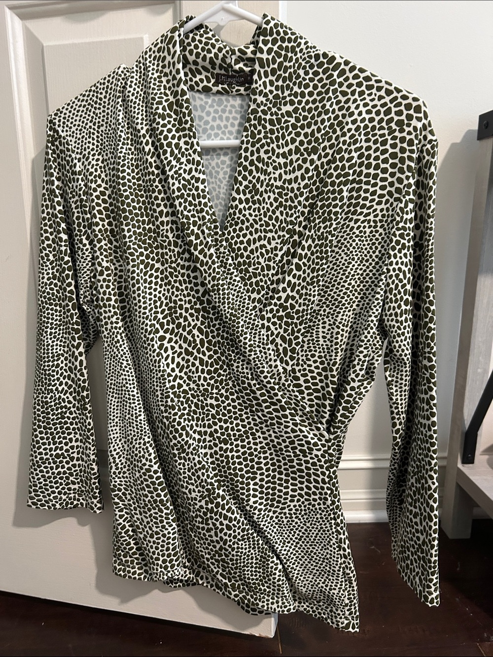 J. MCLAUGHLIN Smooth Stretch Surplice Animal Print Top Faux Wrap 3/4 Sleeve Sz M